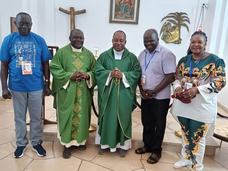 Team together with other pilgrims